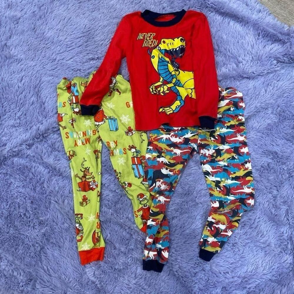 Pajamas 4t Dinosaur set and‎ grinch pants
